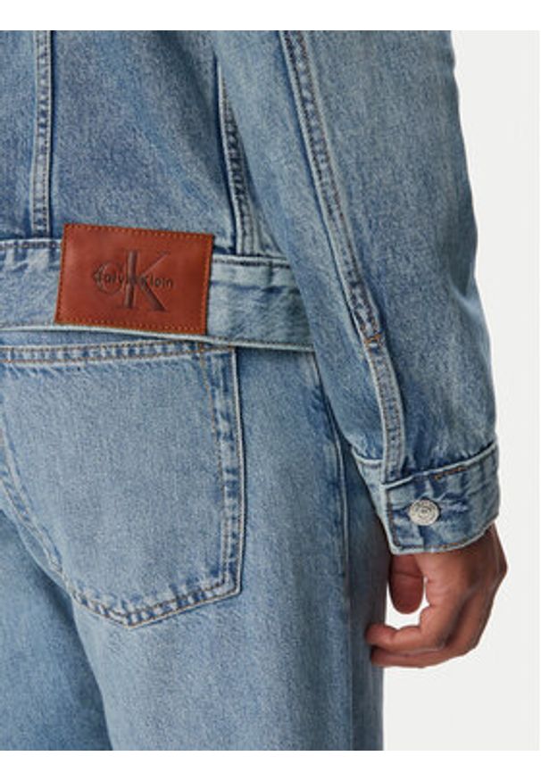 Calvin Klein Jeans Kurtka jeansowa Classic LV04RF957G Niebieski Regular Fit. Kolor: niebieski. Materiał: bawełna