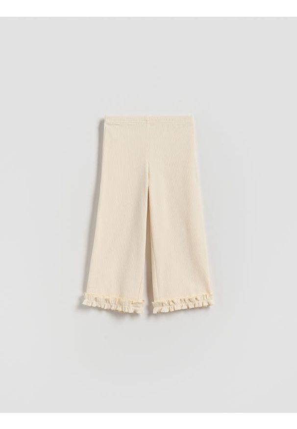 Reserved - Prążkowane spodnie - złamana biel. Materiał: prążkowany