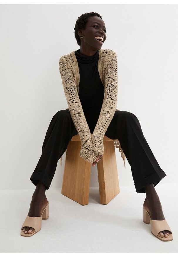 bonprix - Sweter bez zapięcia ażurowy. Kolor: beżowy. Wzór: ażurowy
