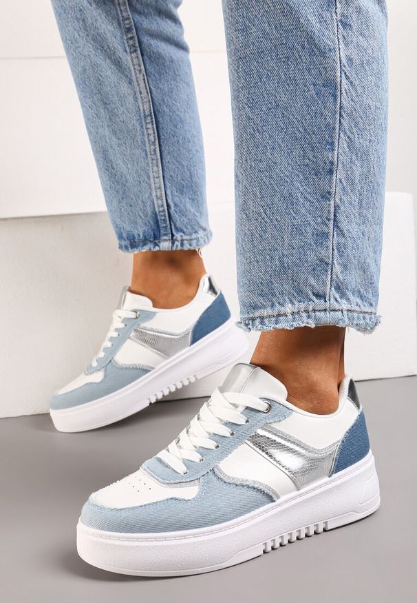 Renee - Biało-Niebieskie Sneakersy na Platformie z Brokatowymi Akcentami Sellona. Nosek buta: okrągły. Zapięcie: sznurówki. Kolor: biały. Materiał: materiał. Obcas: na platformie. Wysokość obcasa: niski