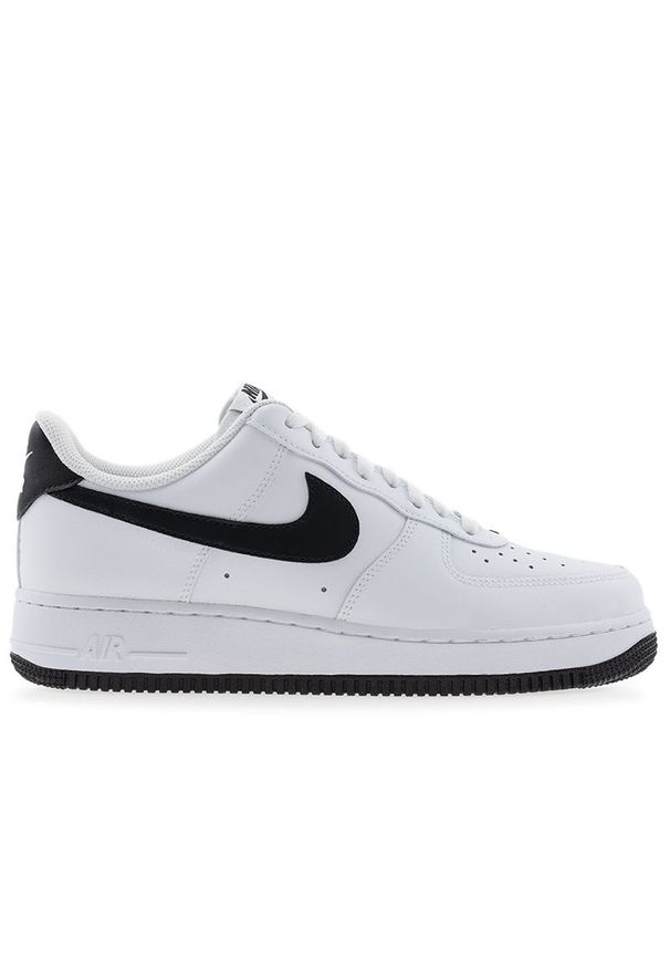 Buty męskie Nike Air Force 1 '07 FQ4296-101 - białe. Zapięcie: sznurówki. Kolor: biały. Materiał: skóra. Szerokość cholewki: normalna. Sezon: lato. Model: Nike Air Force