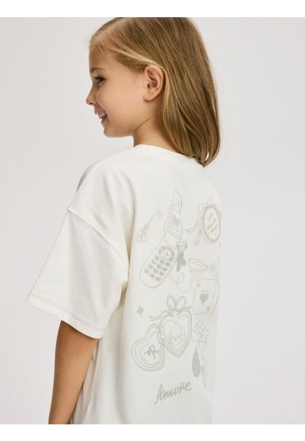 Reserved - Luźny t-shirt z nadrukiem - złamana biel. Materiał: bawełna. Wzór: nadruk