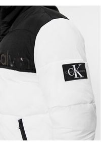 Calvin Klein Jeans Kurtka przejściowa J30J324667 Biały Regular Fit. Kolor: biały. Materiał: syntetyk