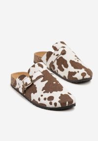 Born2be - Brązowe Klapki Mule Zdobione Wzorem w Łaty Nirindee. Okazja: na co dzień, na imprezę, na spacer. Kolor: brązowy. Materiał: len, jeans. Wzór: aplikacja. Sezon: lato. Styl: klasyczny, elegancki, casual #5