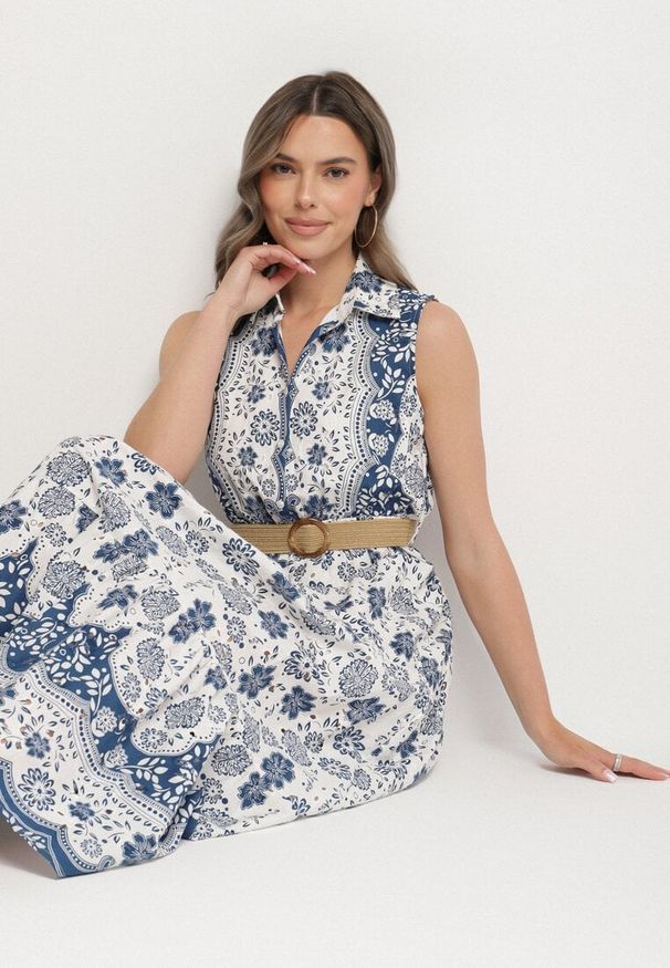 Born2be - Niebieska Bawełniana Sukienka o Koszulowym Kroju Bez Rękawów z Paskiem Mirulenia. Okazja: na co dzień. Typ kołnierza: dekolt w kształcie V. Kolor: niebieski. Materiał: bawełna. Długość rękawa: bez rękawów. Wzór: aplikacja, kwiaty, haft. Typ sukienki: koszulowe. Styl: casual