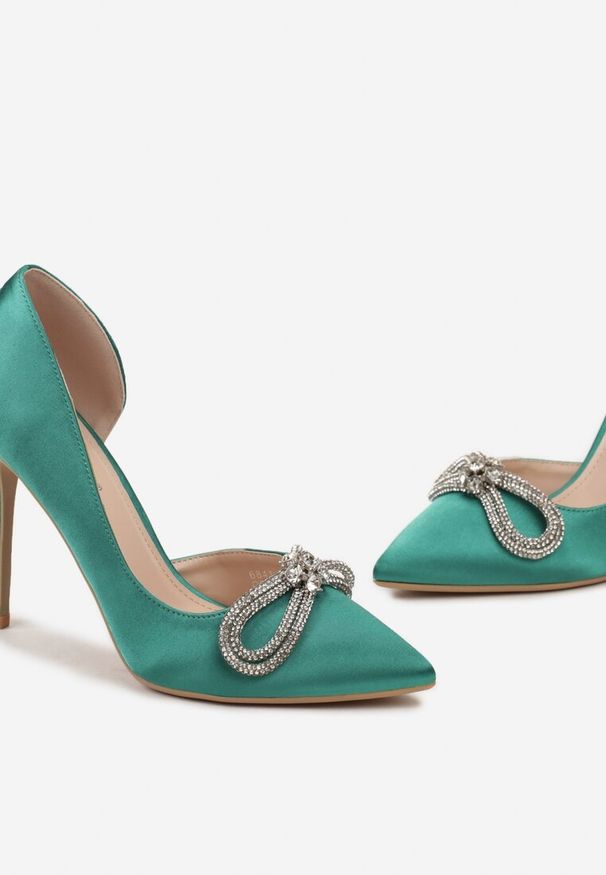 Renee - Zielone Szpilki z Cyrkoniami na Metalicznej Kokardzie Thistlea. Kolor: zielony. Obcas: na szpilce