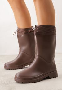 Born2be - Brązowe Kalosze ze Stoperem na Cholewce Eunosa. Okazja: na co dzień. Kolor: brązowy. Materiał: jeans. Szerokość cholewki: normalna. Styl: casual, elegancki #6