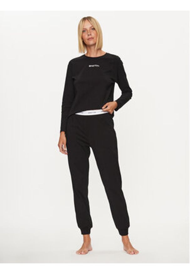 United Colors of Benetton - United Colors Of Benetton Koszulka piżamowa 30963M04S Czarny Regular Fit. Kolor: czarny. Materiał: bawełna