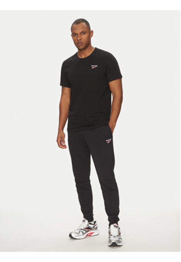Reebok T-Shirt 100221874 Czarny Regular Fit. Kolor: czarny. Materiał: bawełna