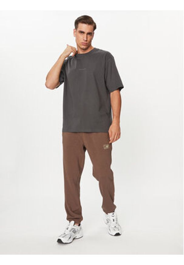 New Balance T-Shirt Athletics Linear T-Shirt MT33560 Czarny Regular Fit. Kolor: czarny. Materiał: bawełna