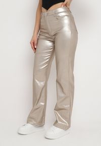 Born2be - Złote Szerokie Spodnie Metaliczne z Ekoskóry Namera. Stan: podwyższony. Kolor: złoty #1