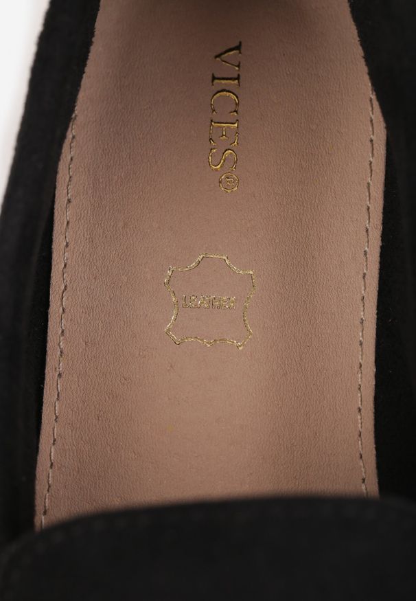 Born2be - Czarne Lekkie Mokasyny VICES z Metalowymi Ozdobami i Skórzaną Wkladką Adrialee. Nosek buta: okrągły. Kolor: czarny. Materiał: skóra. Wzór: aplikacja. Obcas: na obcasie. Styl: klasyczny. Wysokość obcasa: niski