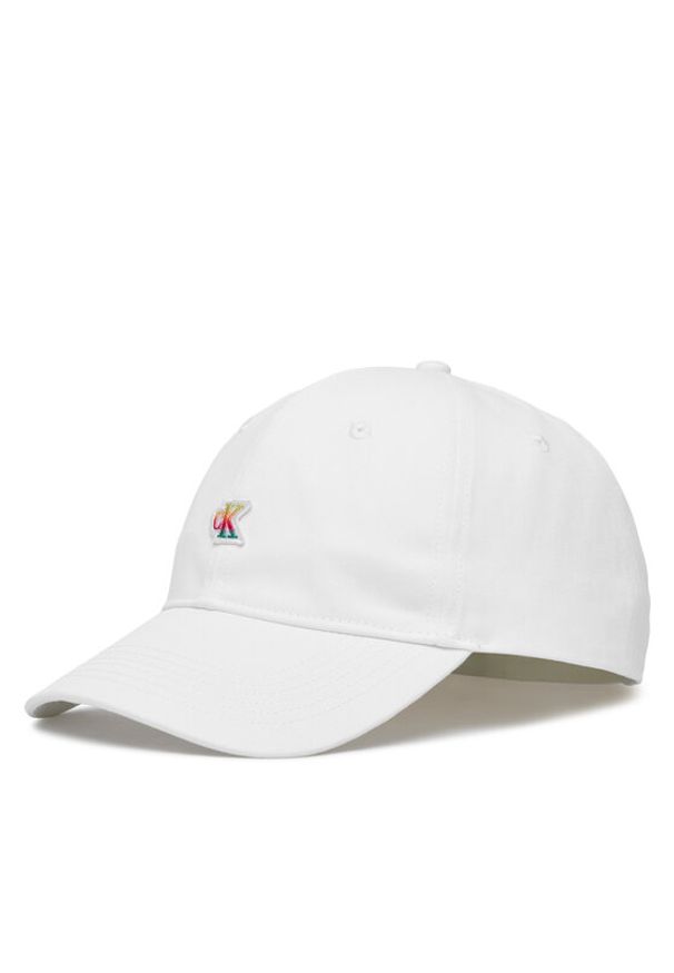 Calvin Klein Czapka z daszkiem Iridecent LV04D5133G Biały. Kolor: biały. Materiał: bawełna
