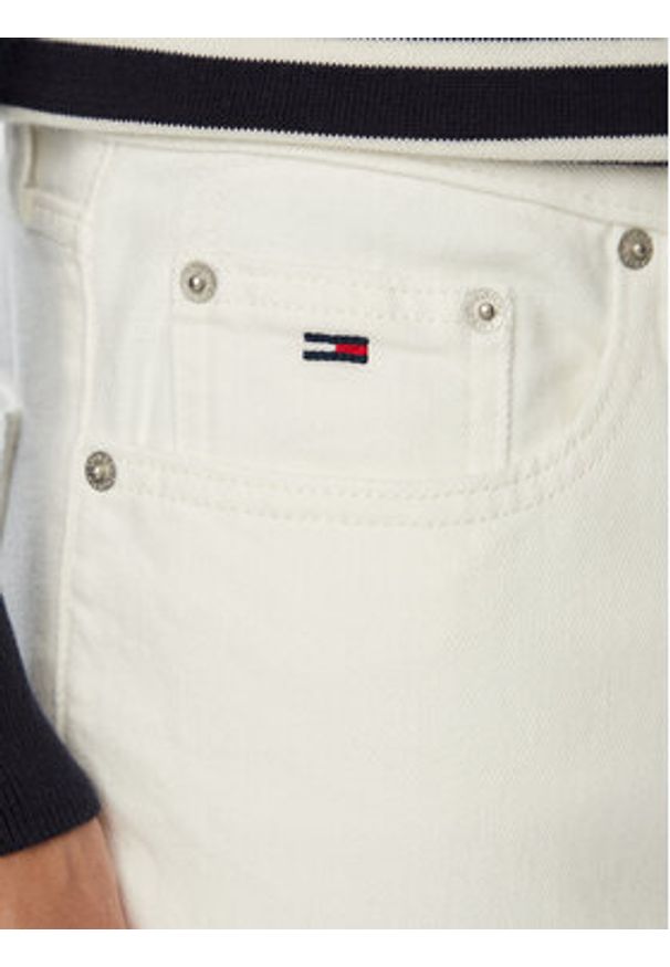 Tommy Jeans Jeansy Austin DM0DM23353 Biały Slim Fit. Kolor: biały