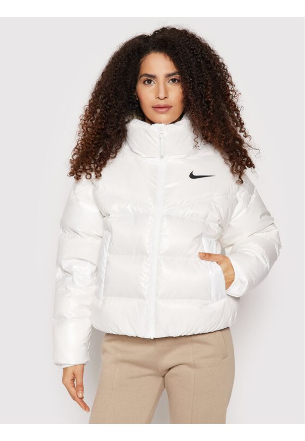 Nike Kurtka puchowa Sportswear Down Fill CU5813 Biały Loose Fit. Kolor: biały. Materiał: syntetyk