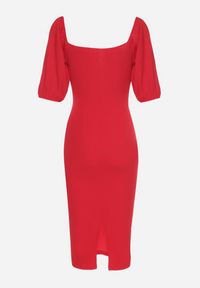 Born2be - Czerwona Sukienka Dopasowana z Paskiem i Klamrą w Talii oraz Bufiastymi Rękawami Lurdia. Okazja: na ślub cywilny, na wesele. Kolor: czerwony. Wzór: aplikacja. Styl: elegancki #5