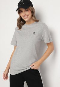 Born2be - Jasnoszara Bawełniana Koszulka z Nadrukiem Ulilitia. Okazja: na co dzień. Kolor: szary. Materiał: bawełna. Wzór: nadruk. Styl: klasyczny, casual #7