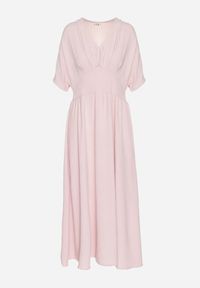 Born2be - Jasnoróżowa Rozkloszowana Sukienka z Gumką w Talii i Dekoltem w Serek Iffara. Okazja: do pracy, na co dzień, na spotkanie biznesowe. Typ kołnierza: dekolt w serek. Kolor: różowy. Styl: casual, biznesowy #5