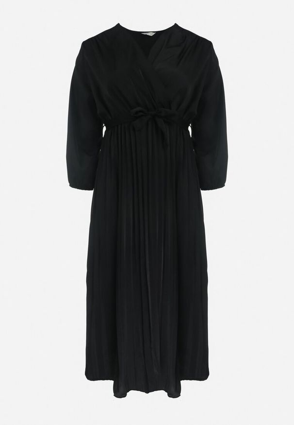 Born2be - Czarna Sukienka Maxi z Gumką w Pasie i Kopertowym Dekolcie Bertrama. Typ kołnierza: dekolt kopertowy. Kolor: czarny. Materiał: materiał. Typ sukienki: kopertowe. Długość: maxi