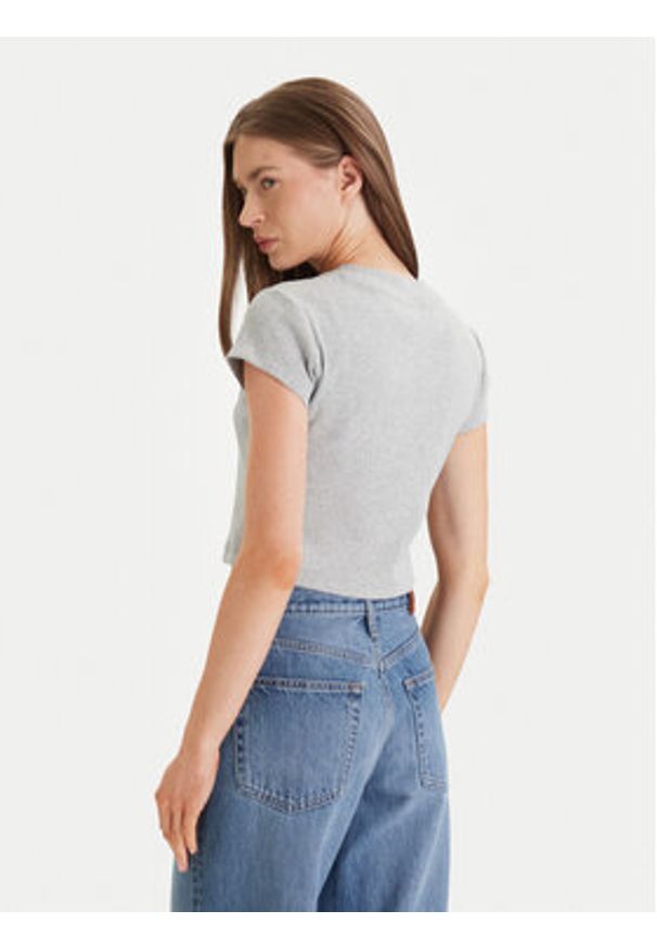 Calvin Klein Jeans T-Shirt LV047AB802 Szary Regular Fit. Kolor: szary. Materiał: bawełna