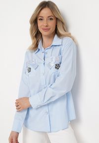 Born2be - Niebieska Koszula na Biżuteryjne Guziki ze Zdobionymi Kieszeniami Nerlla. Kolor: niebieski. Wzór: aplikacja. Styl: klasyczny
