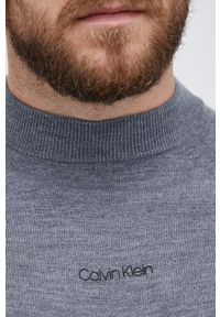 Calvin Klein Sweter wełniany męski kolor szary. Okazja: na co dzień. Kolor: szary. Materiał: wełna. Długość rękawa: raglanowy rękaw. Styl: casual #4
