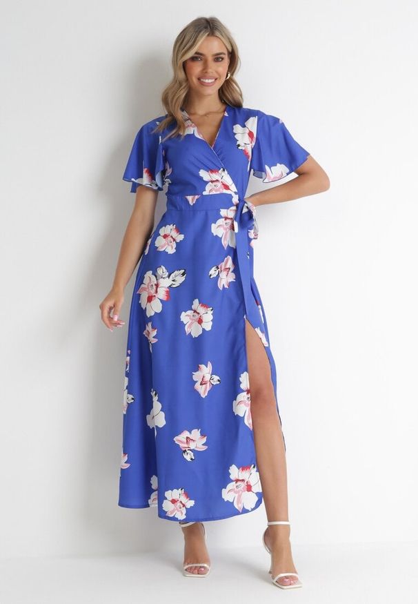 Born2be - Ciemnoniebieska Sukienka Diokharei. Kolor: niebieski. Materiał: wiskoza. Długość rękawa: krótki rękaw. Wzór: kwiaty. Typ sukienki: kopertowe. Długość: maxi