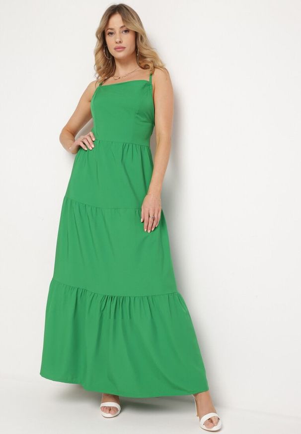 Born2be - Zielona Rozkloszowana Sukienka na Ramiączkach Zawiązywana z Tyłu z Elastyczną Gumką w Talii Grililena. Kolor: zielony. Długość rękawa: na ramiączkach