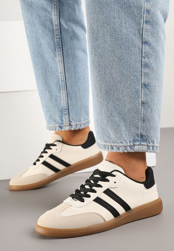 Renee - Beżowo-Czarne Casualowe Sneakersy na Płaskiej Podeszwie z Paskami Jereria. Okazja: na co dzień. Nosek buta: okrągły. Zapięcie: pasek. Kolor: beżowy. Obcas: na płaskiej podeszwie. Wysokość obcasa: niski