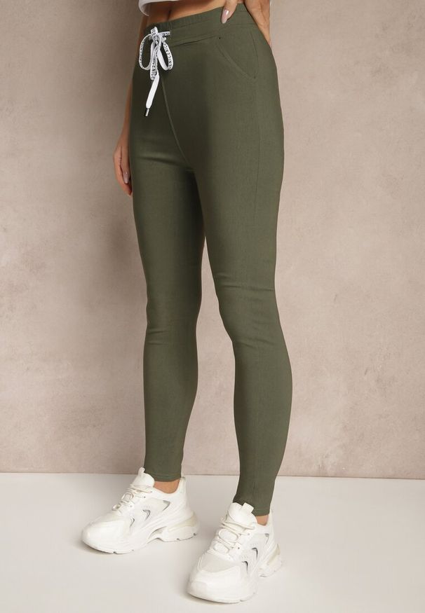 Renee - Ciemnozielone Spodnie z Bawełną i Sznurowaniem Purrena. Okazja: na co dzień. Kolor: zielony. Materiał: bawełna. Styl: casual, elegancki