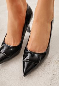 Renee - Czarne Czółenka Lakierowane na Szpilce z Aplikacją 3D Ianvyre. Okazja: na co dzień. Kolor: czarny. Materiał: lakier. Wzór: aplikacja. Obcas: na szpilce. Styl: casual, elegancki #5