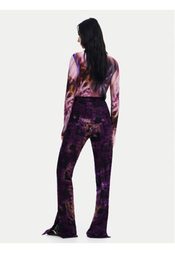 Desigual Spodnie materiałowe Lua 24WWPK05 Fioletowy Slim Fit. Kolor: fioletowy. Materiał: wiskoza, syntetyk