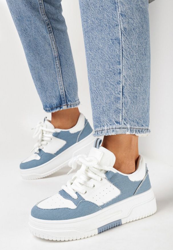 Born2be - Biało-Niebieskie Sneakersy na Platformie z Szerokimi Sznurówkami Ferinal. Wysokość cholewki: przed kostkę. Zapięcie: sznurówki. Kolor: biały. Szerokość cholewki: normalna. Obcas: na platformie