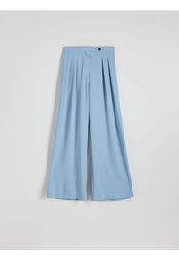 Reserved - Szerokie spodnie z zakładkami - jasnoniebieski. Kolor: niebieski. Materiał: tkanina. Wzór: gładki