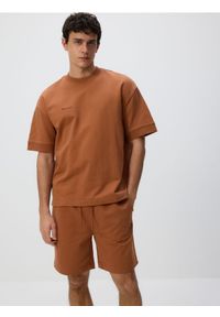 Reserved - Bawełniane szorty comfort - bordowy. Kolor: czerwony. Materiał: bawełna