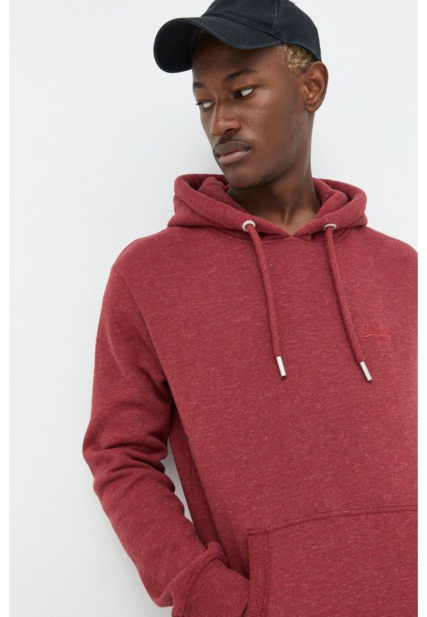 Superdry bluza męska kolor bordowy z kapturem melanżowa. Typ kołnierza: kaptur. Kolor: czerwony. Materiał: bawełna. Wzór: melanż