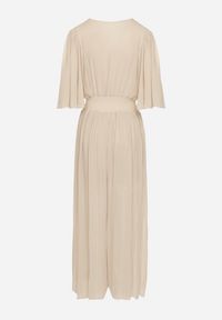 Born2be - Beżowy Plisowany Kombinezon o Kopertowym Kroju z Gumką w Talii Ameddie. Okazja: na co dzień. Kolor: beżowy. Styl: casual, elegancki #5