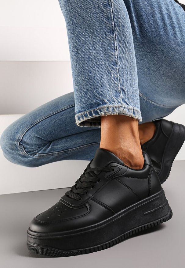 Renee - Czarne Sneakersy przed Kostkę na Grubej Podeszwie Ameerana. Wysokość cholewki: przed kostkę. Kolor: czarny