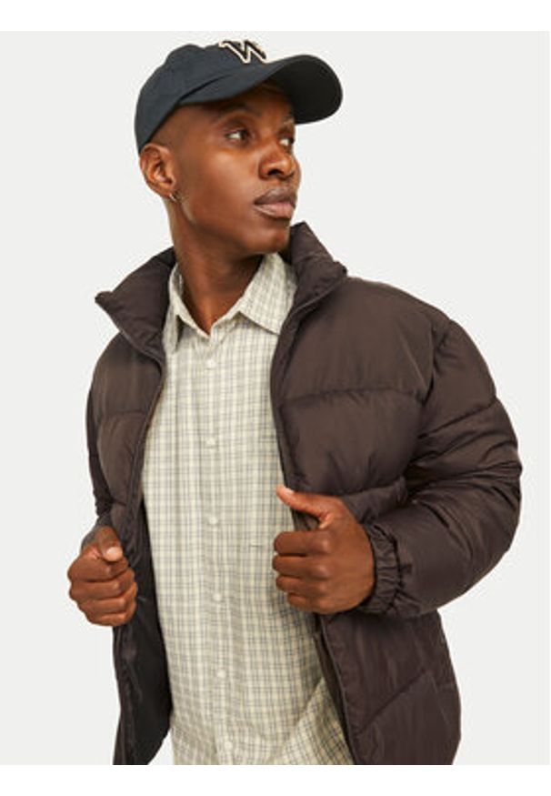 Jack & Jones - Jack&Jones Kurtka zimowa Moon 12256859 Czarny Regular Fit. Kolor: czarny. Materiał: syntetyk. Sezon: zima
