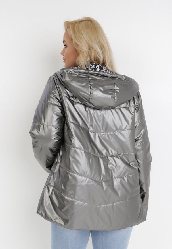 Born2be - Srebrna Kurtka Dwustronna Argoreia. Kolekcja: plus size. Kolor: srebrny. Wzór: aplikacja. Styl: elegancki