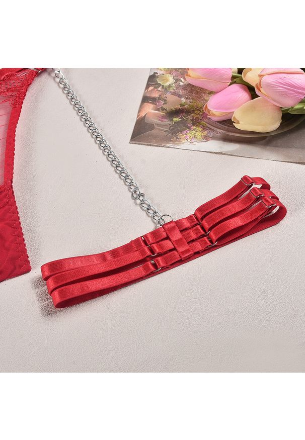 Intica - Zestaw bielizny z haftem i łańcuszkami na specjalne okazje August. Kolor: czarny. Materiał: materiał. Wzór: haft