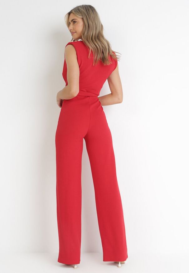 Born2be - Czerwony Kombinezon z Kopertowym Dekoltem i Wiązaniem w Talii Vannessa. Kolekcja: dla wysokich. Kolor: czerwony. Materiał: materiał, prążkowany. Długość: długie