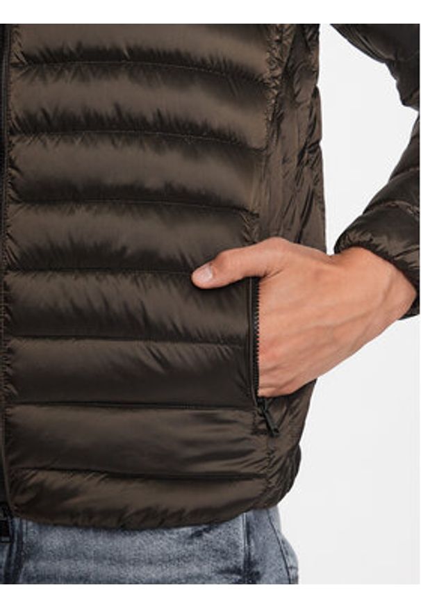 Guess Kurtka przejściowa M1RL47 WDQ50 Brązowy Comfort Fit. Kolor: brązowy. Materiał: syntetyk