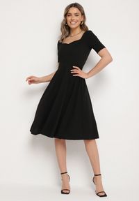Born2be - Czarna Sukienka z Bufiastymi Rękawami Nerilune. Kolor: czarny. Styl: klasyczny, elegancki