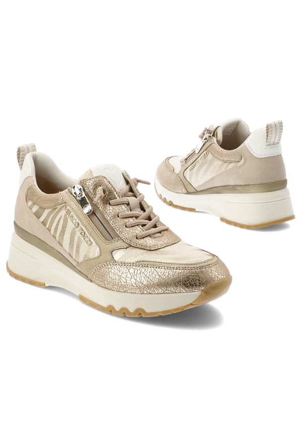 Złote Sneakersy Marco Tozzi Modne Obuwie Damskie. Okazja: na co dzień. Zapięcie: zamek. Kolor: złoty. Szerokość cholewki: normalna. Obcas: na platformie. Styl: sportowy, elegancki, casual
