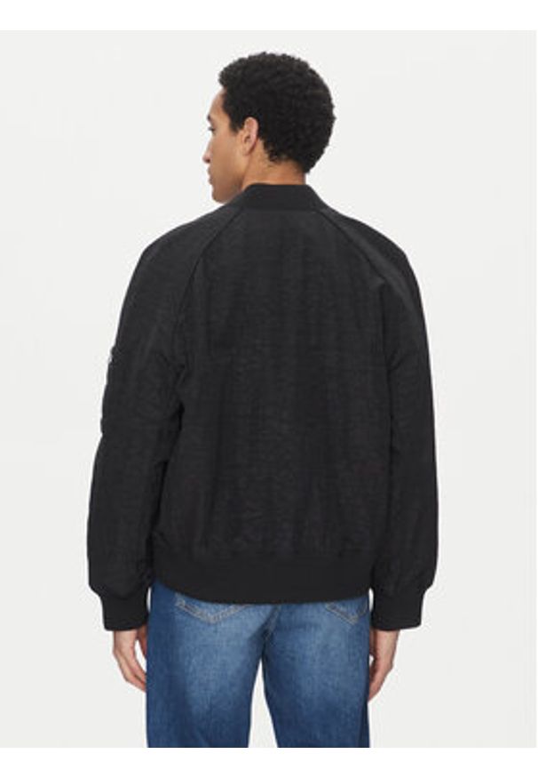 Calvin Klein Jeans Kurtka bomber J30J322938 Czarny Relaxed Fit. Kolor: czarny. Materiał: syntetyk