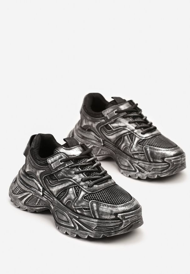 Born2be - Czarne Sneakersy na Grubej Podeszwie z Tłoczeniami Sadeoriel. Okazja: na co dzień. Zapięcie: sznurówki. Kolor: czarny. Materiał: jeans