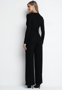 Born2be - Czarny Kombinezon z Wiskozą Kopertowym Dekoltem i Materiałowym Paskiem Miathalise. Okazja: na spotkanie biznesowe. Kolor: czarny. Materiał: wiskoza, materiał. Długość: długie. Styl: biznesowy #7