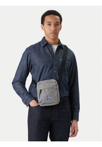 Calvin Klein Saszetka Bold Reporter LV04D3421G Szary. Kolor: szary. Materiał: materiał #1