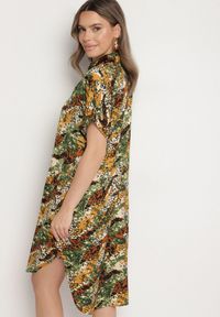 Born2be - Zielona Pudełkowa Sukienka z Wiskozy w Dekoltem w Serek Rinalissa. Okazja: na co dzień. Typ kołnierza: dekolt w serek. Kolor: zielony. Materiał: wiskoza. Długość rękawa: krótki rękaw. Styl: casual, elegancki, klasyczny #6